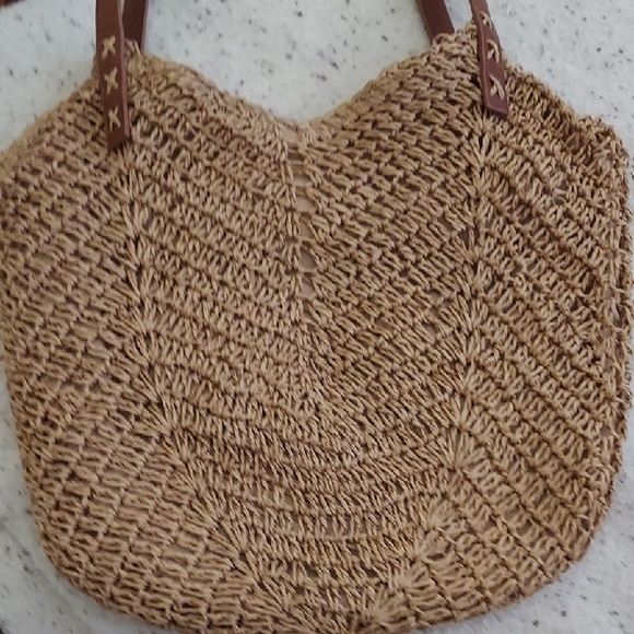 Stylish Tan Woven Handbag - Picture 5 of 9